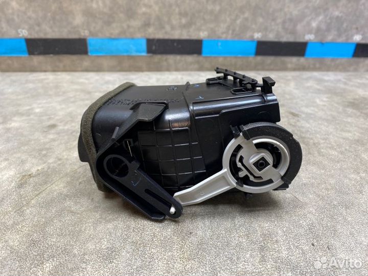 Дефлектор воздуховода правый Toyota Corolla E140