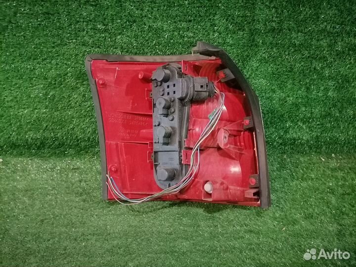 Фонарь (стоп сигнал) правый 8E9945096A Audi A4 B6