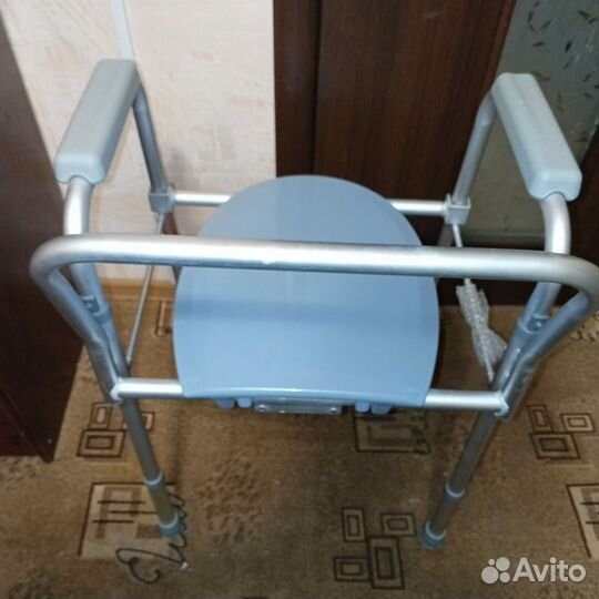 Новый санитарный стул-туалет