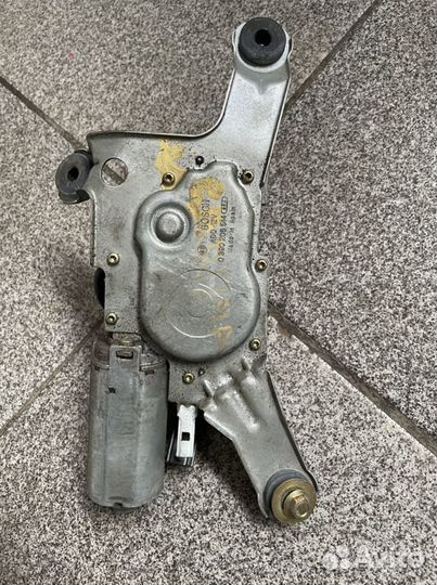 Моторчик стеклоочистителя задний Mitsubishi Carizm