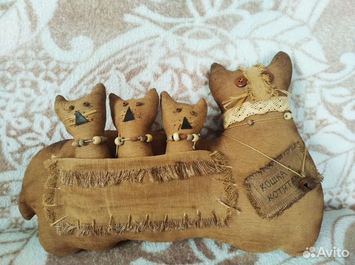 Кофейная игрушка Кошка с котятами