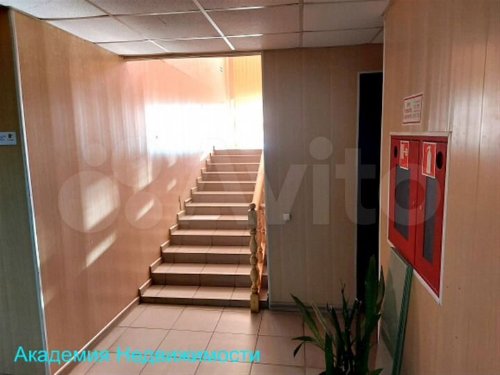 Продам здание, 1360 м²