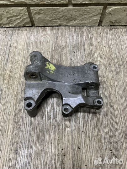 Audi Q7 4L Кронштейн генератора