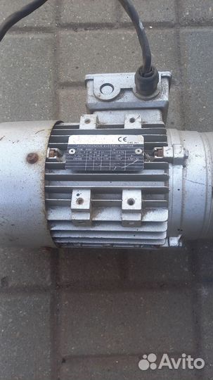 Электродвигатель с редукторами