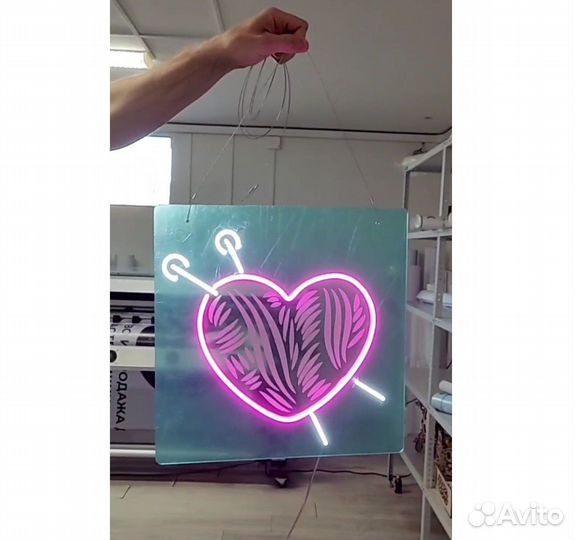 Неон на прозрачном акриле