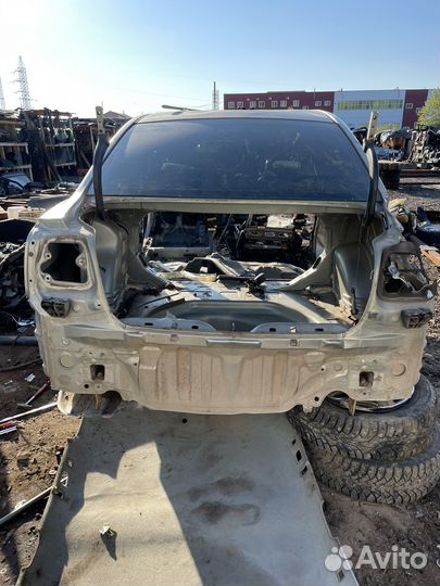 Задняя часть панель задка крыло авенсис 2 250