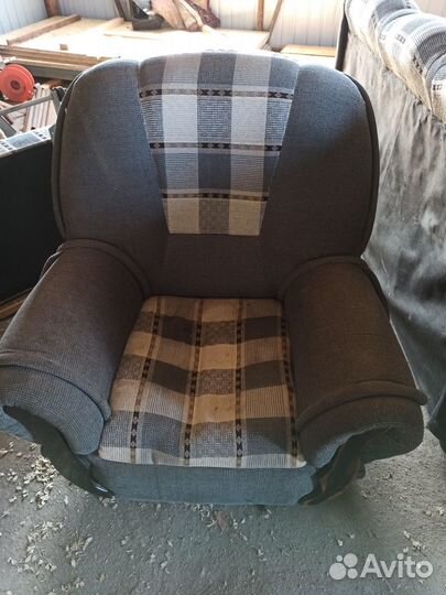 Продам угловой диван с креслом. Б/У