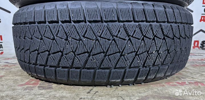 Bridgestone Blizzak DM-V2 235/55 R20