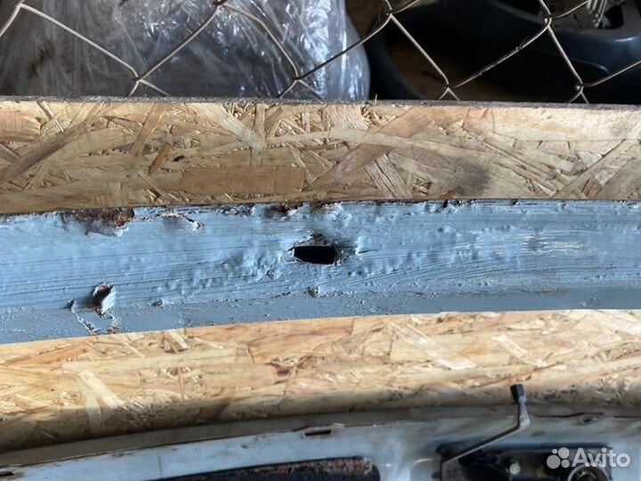 Капот для Volkswagen Lt 2.5 AVR/ANJ 2003