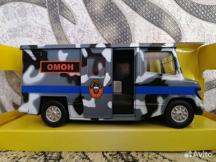 Игрушка автомобиль
