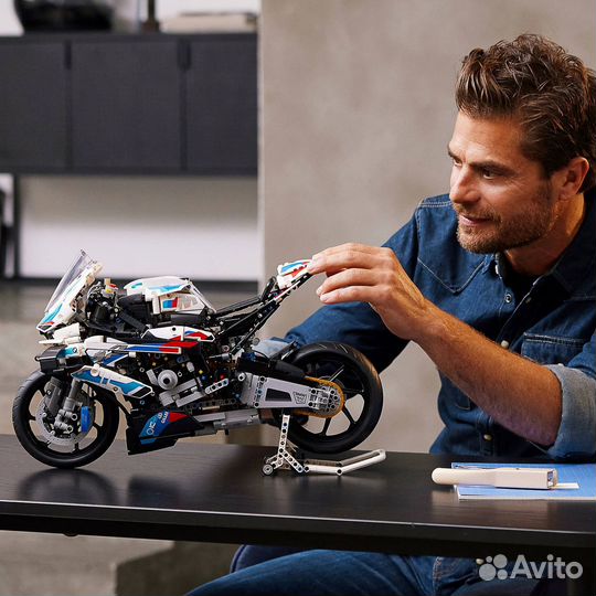 Lego Technic 42130 BMW M 1000 RR