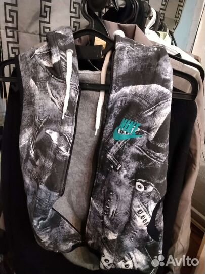 Вещи спортивные много моделей