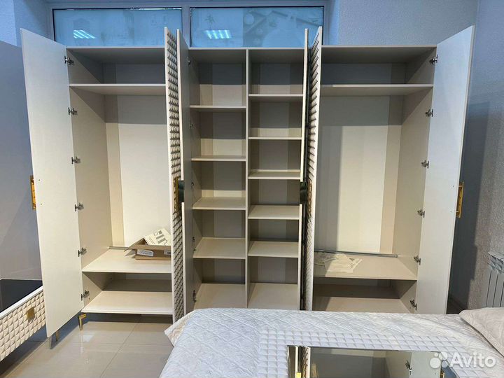 Спальный гарнитур