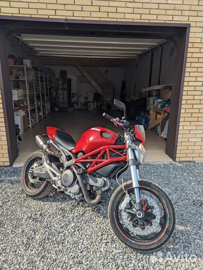 Ducati Monster 696