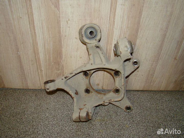 Кулак поворотный задний левый Subaru Forester 3