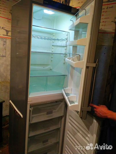 Холодильник бу 2м