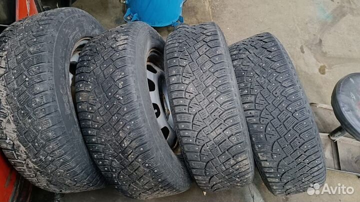 Continental IceContact 2 215/65 R16