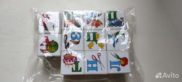 Пластиковые кубики, дерево - времена года