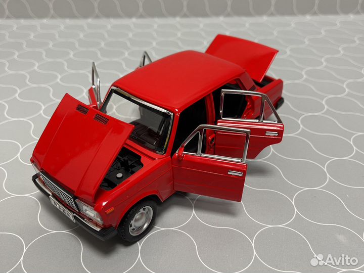 Модель машины лада металлическая 1:24