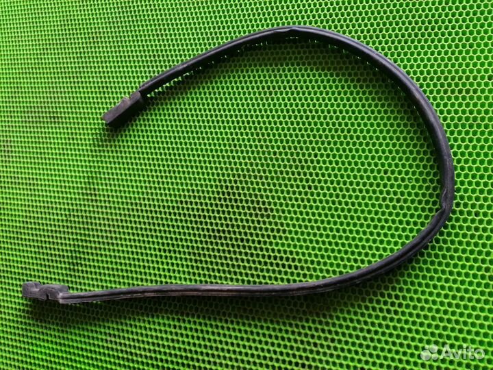 Уплотнитель капота на Hyundai Sonata IV EF 01-12