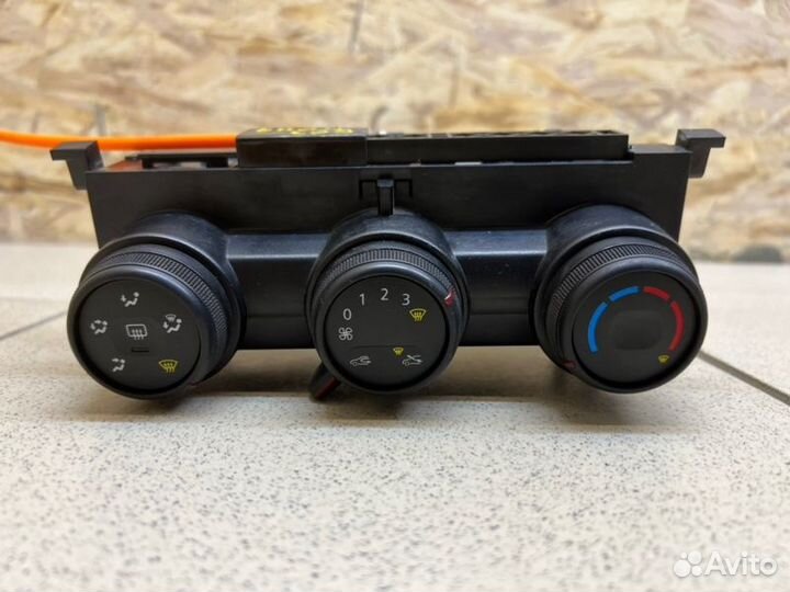Блок управления отопителем Renault Duster пробег