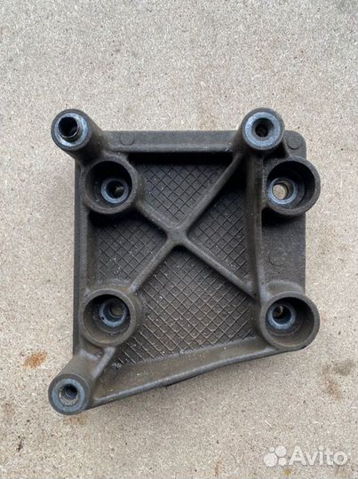 Кронштейн генератора Citroen C3 5-дверный ET3J4