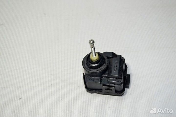 Моторчик регулировки фары, левый scania P-series