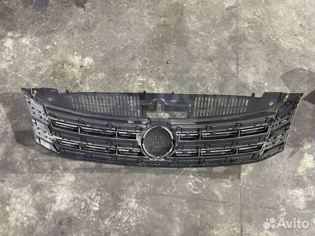 Решотка радиатора Tiguan до 2011