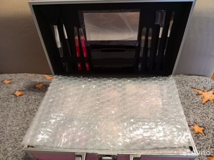 Набор женской косметики (в чемоданчике)