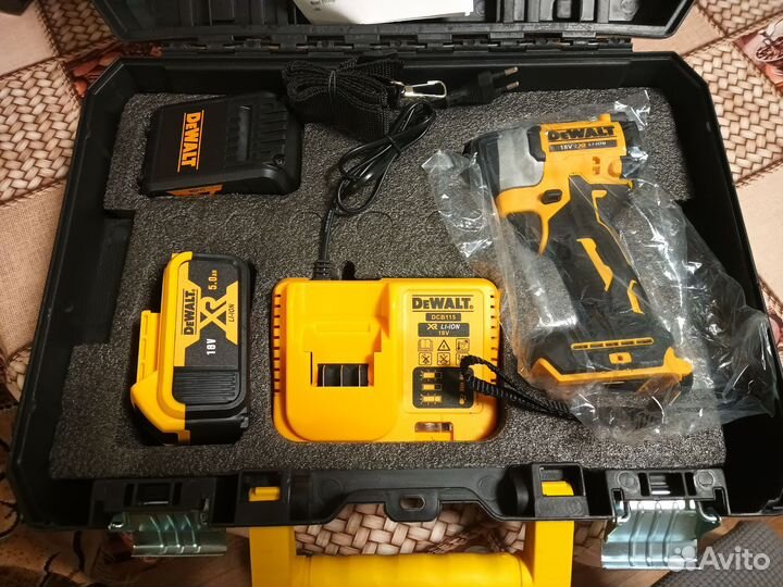 Шуруповерт dewalt 18v новый