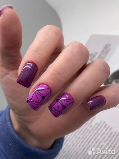 Модель на маникюр