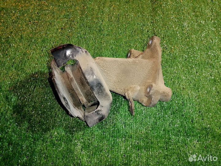 Опора двигателя (подушка двс) правая MR510056 Mits