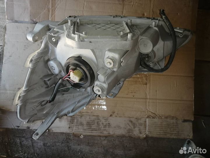 Фара Toyota Caldina AZT240