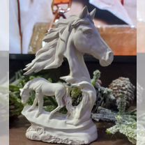 Гипсовые статуэтки лошади