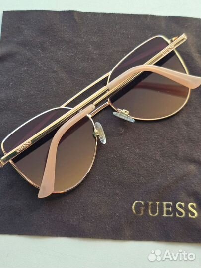 Солнцезащитные очки женские Guess