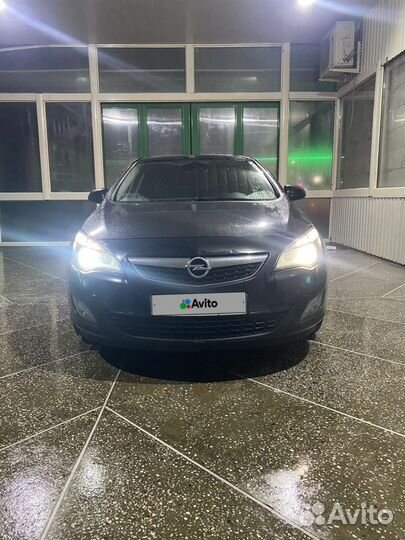 Opel Astra 1.6 AT, 2011, 200 700 км