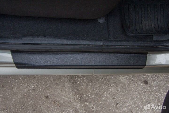 Накладки на пороги LADA Largus