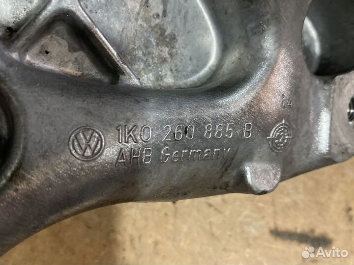 Кронштейн 1K0260885B Golf Skoda Audi 1.4л 1.6л