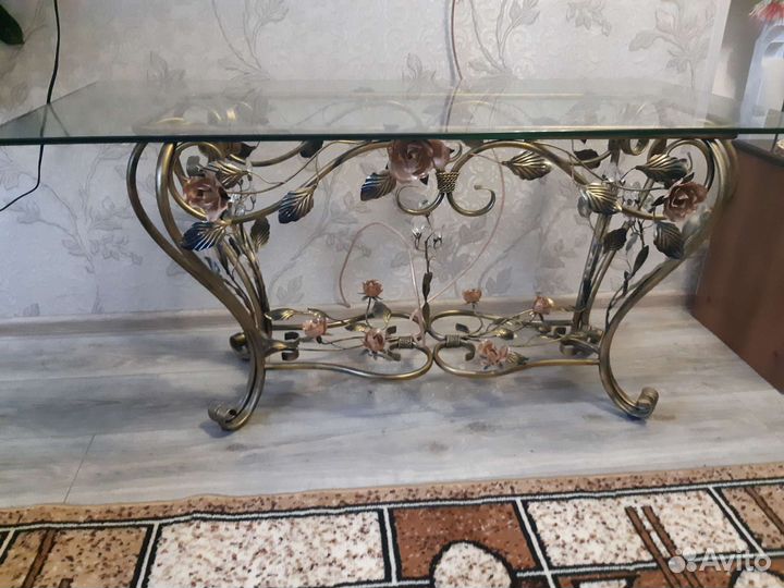 Журнальный столик