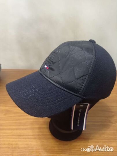 Бейсболка от бренда иTommy Hilfiger