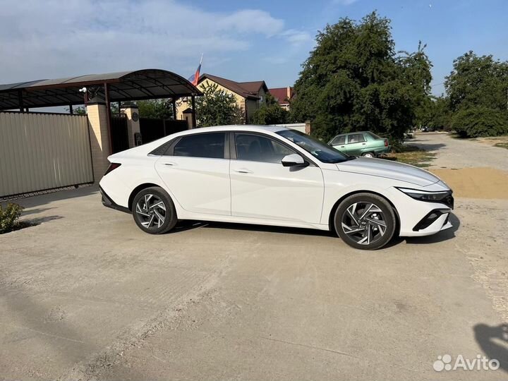 Hyundai Elantra 1.5 CVT, 2022, 1 300 км