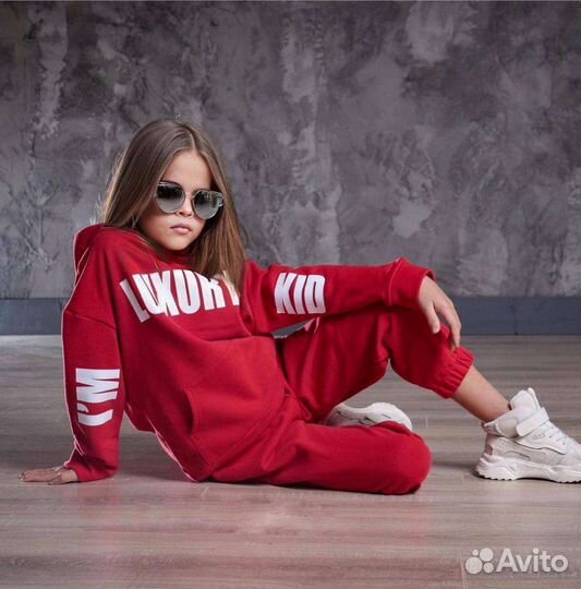 Продам 2 костюма детских