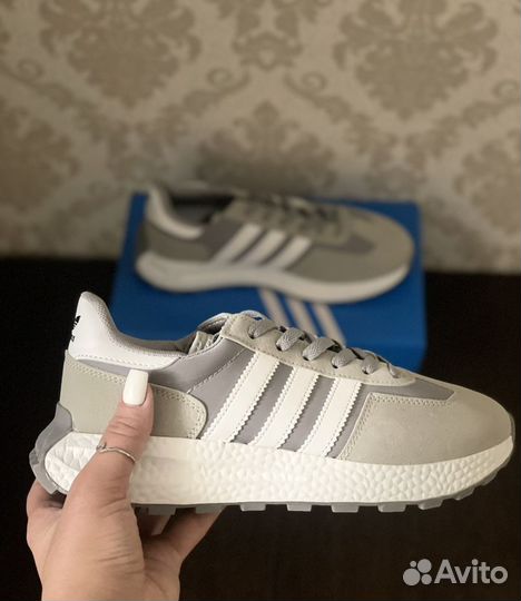 Кроссовки женские Adidas retropy e5