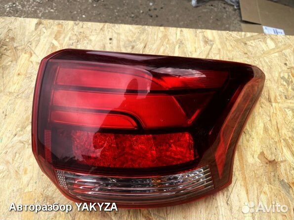 Правый фонарь в крыло Митсубиси Аутлендер 3 рест