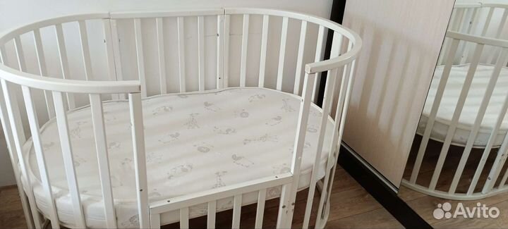 Детская кровать с маятником круглая