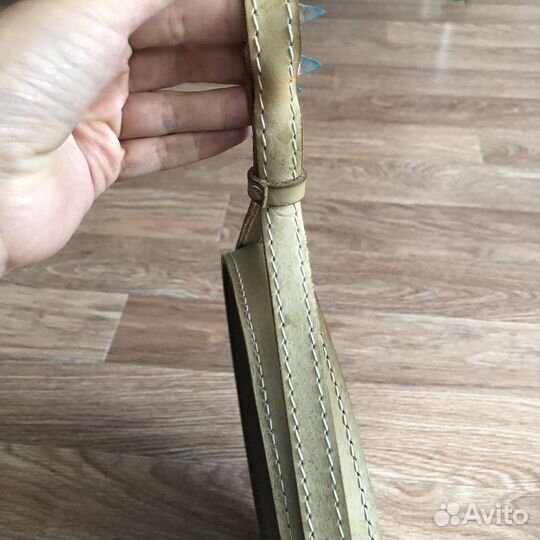 Зеркало в рамке из натуральной кожи