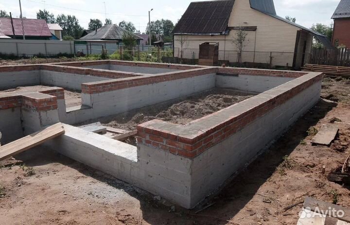 Бригада строителей