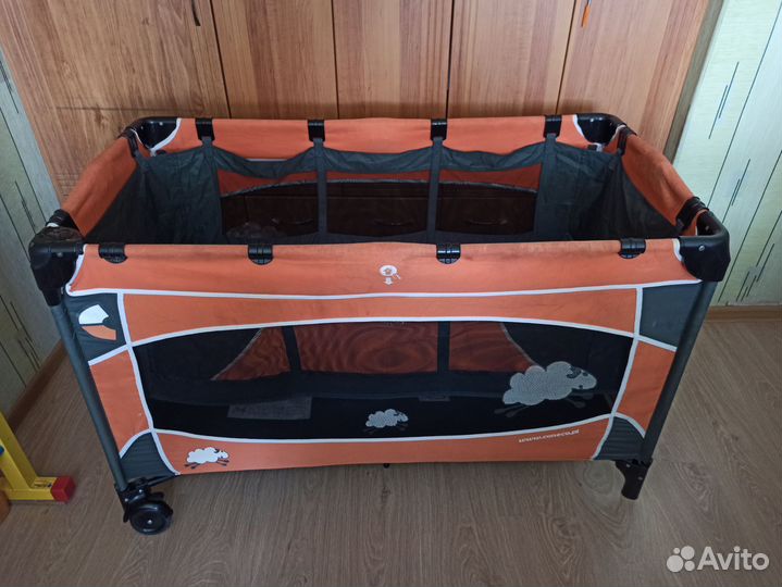Продам манеж-кровать Coneco