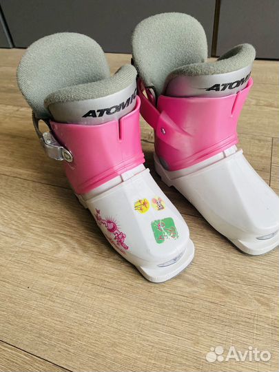 Горнолыжные детские ботинки atomic