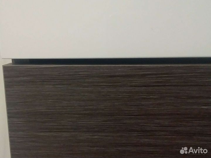 Шкаф-пенал навесной